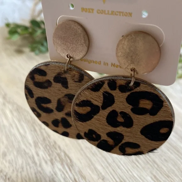 🎉HP🎉 V Foxy Collection Leopard Print Earrings 💗 Gold Brown & Black - Picture 7 of 9